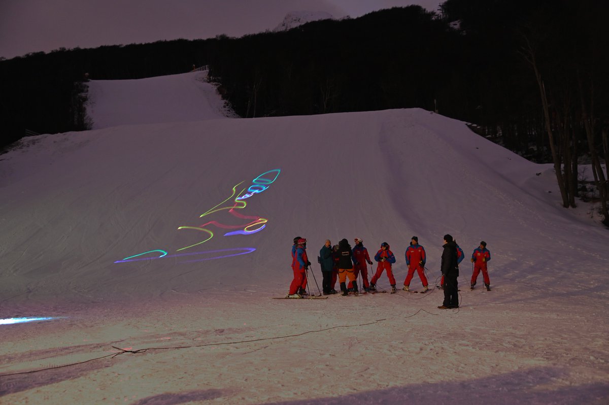 TurismoTDF's tweet photo. Demos de snowboard y esquí alpino en la Fiesta Nacional del Invierno 2023 ❄️
¡Tierra del Fuego es emoción a primera vista!
¡Hacete #FanDeLaNieve del #FinDeLMundo!
#TierraDelFuego #FinDelMundo #Ushuaia #LaRutaNatural
#Patagonia #Argentina #FiestaDelInvierno https://t.co/sI7kWBuD52