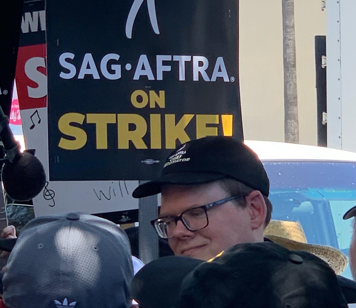 Last Friday (Day 1) we showed up to the picket line at Warner Brothers with smiles, passion, resilience, focus and unity! Today, Monday (Day 4) and we do it all again! Let’s go! TOGETHER we are TAKING ON this FIGHT! #unionstrong ✊🏽💜💪🏽💜🎭💜🎬💜🎥💜🖊️ @sagaftra #UnionStrong