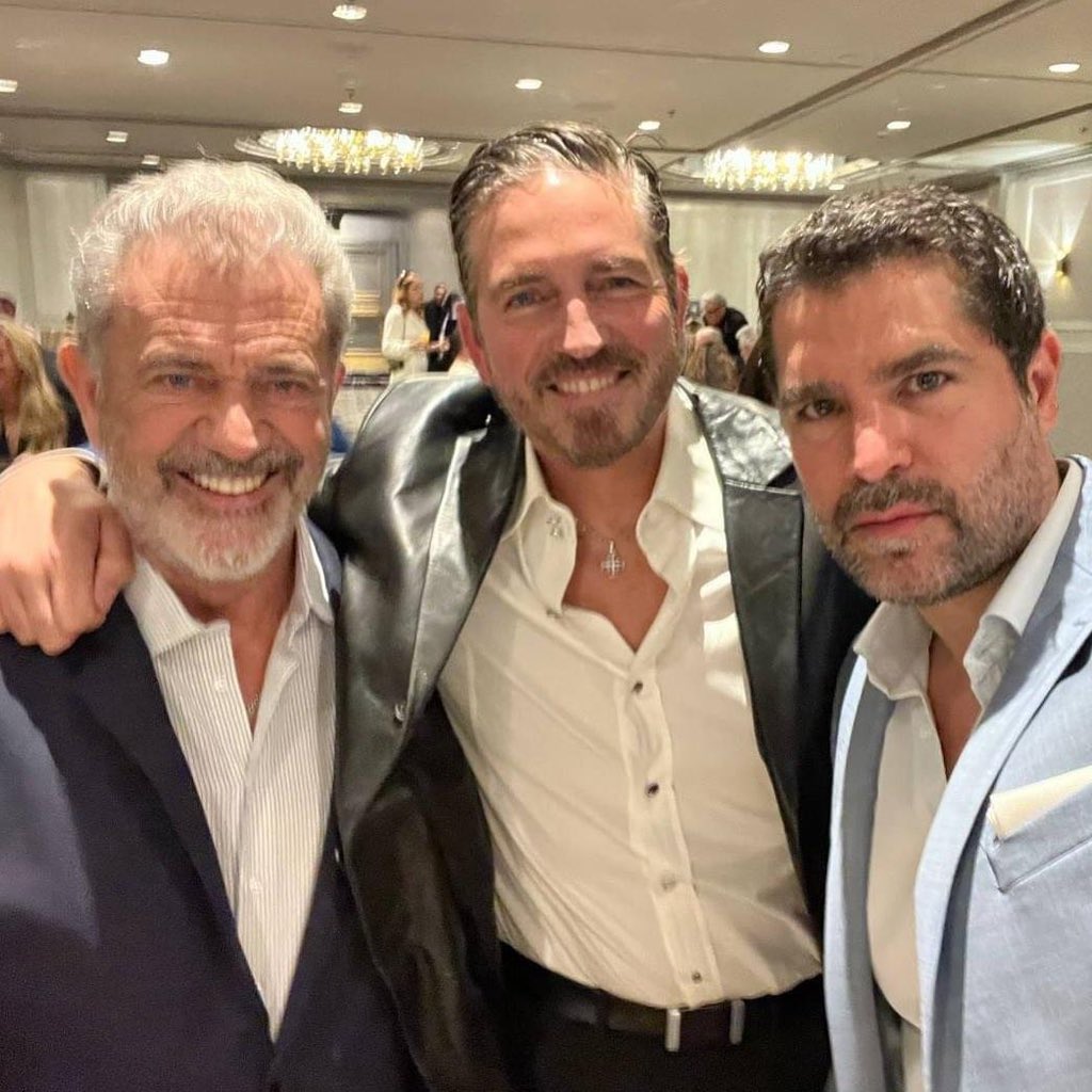 🚨| Estos tres valientes merecen todo nuestro apoyo, al revelar la maldad detrás de las redes de pedofilia en Sound of Freedom, mostrando como se mueve el entramado político, la ONU, las guerrillas y el secuestro. ⚠️ ¿Apoyas a Jim Caviezel, Mel Gibson y Eduardo Verástegui?