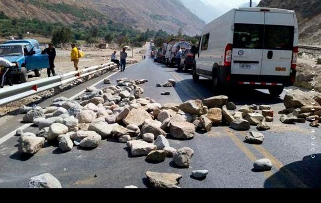 peru_foro's tweet photo. @EpicentroNews Será porque acostumbran bloquear carreteras y tirar piedras a las ambulancias, sí que pidan asilo porque sino van a terminar en  Lurigancho. 
#PorLaPazSomosMás 
#TerrorismoNuncaMás https://t.co/eRPxinkUj7