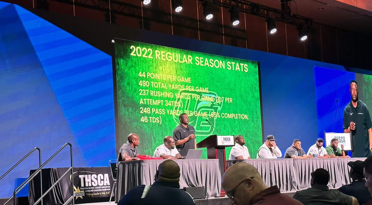 A great talk by Coach Mathis and our friends @FootballDesoto. Awesome to see the call out to his whole staff. 
#THSCA #CoachingSchool #playmakerrecruiting