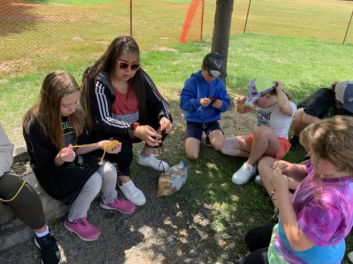 rdsbcodesummer1's tweet photo. Today at the Adamsdale site, Ms. Eugenia taught students about medicine pouches and guided them on how to make their own. https://t.co/FbrtyWxvZ6