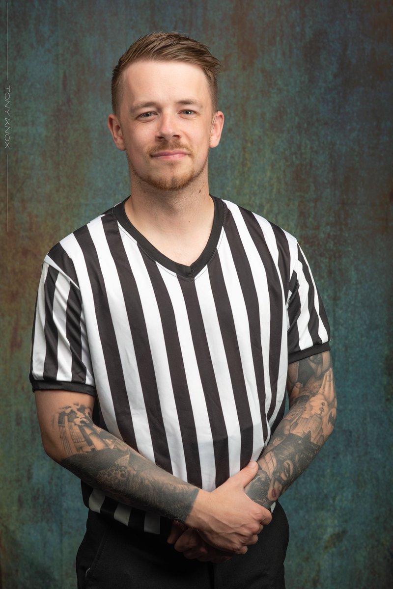 This weekend has now become available, if anyone on the off chance needs an experienced referee for their show , hit me up! Likes and RT’s appreciated! 📸 @tonyknox