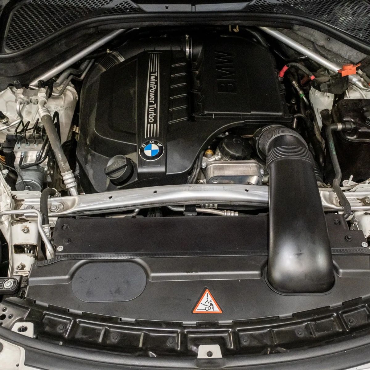 MoreJoy_Auto's tweet photo. Did you know that an illuminated check engine light could mean a variety of issues with your vehicle? From a loose gas cap to a faulty oxygen sensor, bring your car to our repair center for accurate diagnosis. #JoyAutomotiveServiceAndRepair #JoyAutomotive #CarEngine #engine https://t.co/x6PD7ynhVk