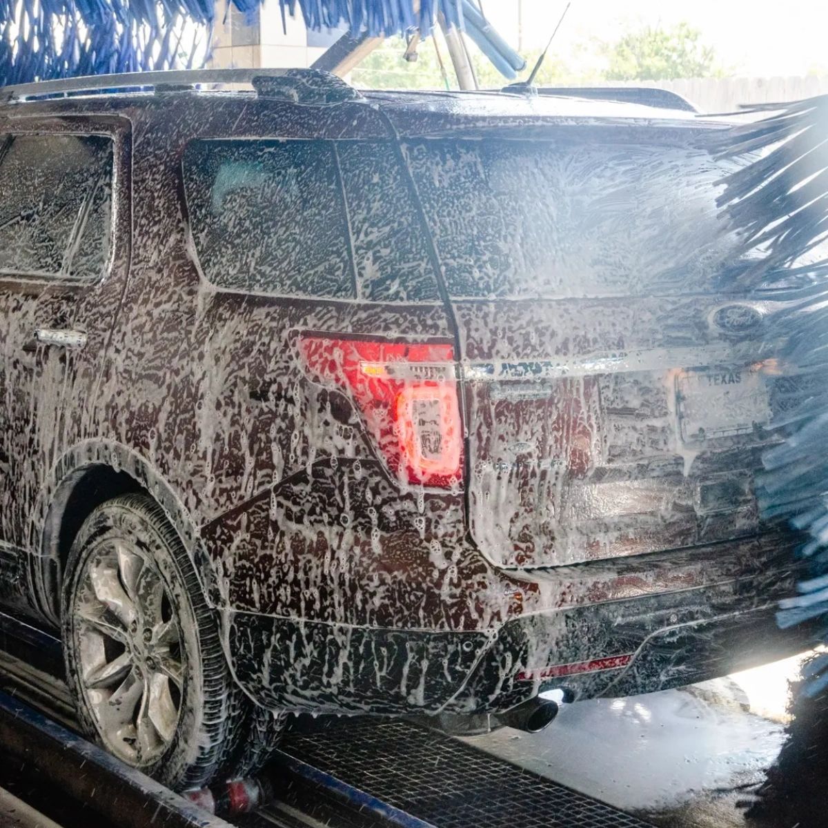 Did you know that washing your car by hand can take one to three hours to complete? Save yourself time and energy by letting our automatic car wash do the work for you! #SpeediCarWash #CarWash #Spanaway #CleanCar #vacuum