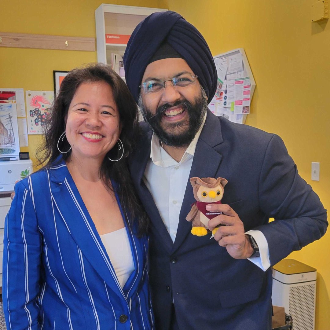 So fun hosting Amandeep Kochar, President & CEO of @BakerandTaylor, at HPL! We loved talking about our respective visions of making the public library ubiquitous in our communities, and getting more readers reading more. Amandeep's joy at receiving our library owl was a hoot!