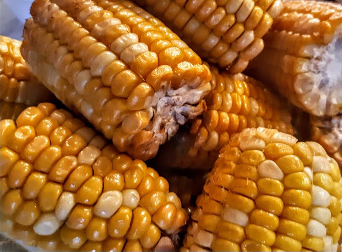 Nothing says "summer" like Corn on the Cob (our Non-GMO sweet corn pictured). Seasoned with our organic blend of spices for a sweet and tangy flavor... bet you lick your fingers!!!
#cornonthecob
#vegan
#vegancincinnati
#veganlover
#veganeats
#veganfood
#FireOnHighCincy
#foodtruck