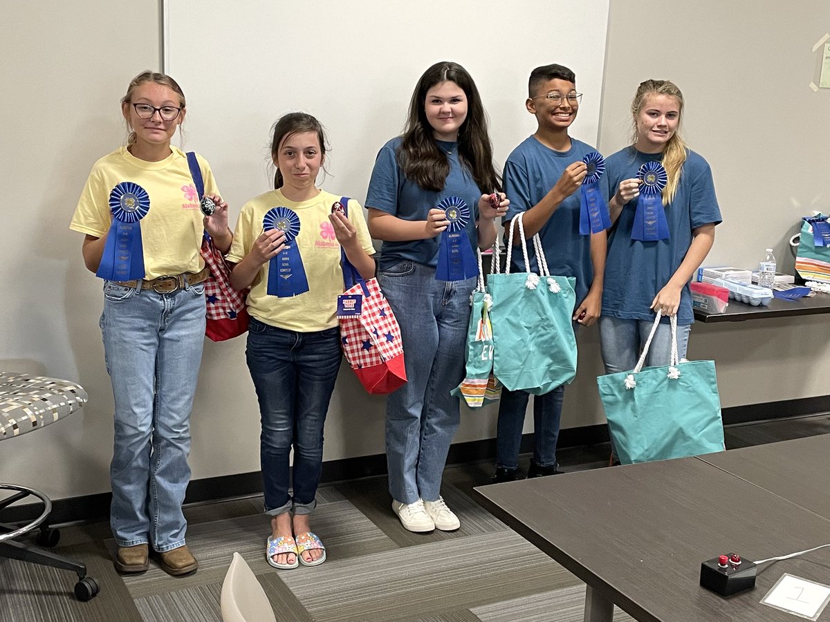 Congratulations to the 2023 4-H Avian Bowl winners! You could say it was a "Battle of the Bay" between these two counties from Lower Alabama!

Pictured below is first place Junior team from Baldwin County (yellow) &amp; first place Senior team from Mobile County (blue). Way to go!🥇