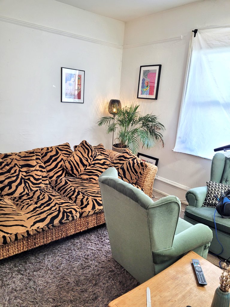 katherinelmoran's tweet photo. Sneaky peeky shots from today's shoot with sparkling Lisa O'Connor and the fab team at @ryankirwanfilms... 🎬 👀

ft. the coolest sofa in South London 🤩🐯

#weplaying https://t.co/domnL5YNje