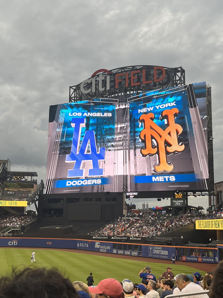 bella_chan0229's tweet photo. 小雨の中メッツ対ドジャース戦🌦#LGM https://t.co/yeHenrttyl