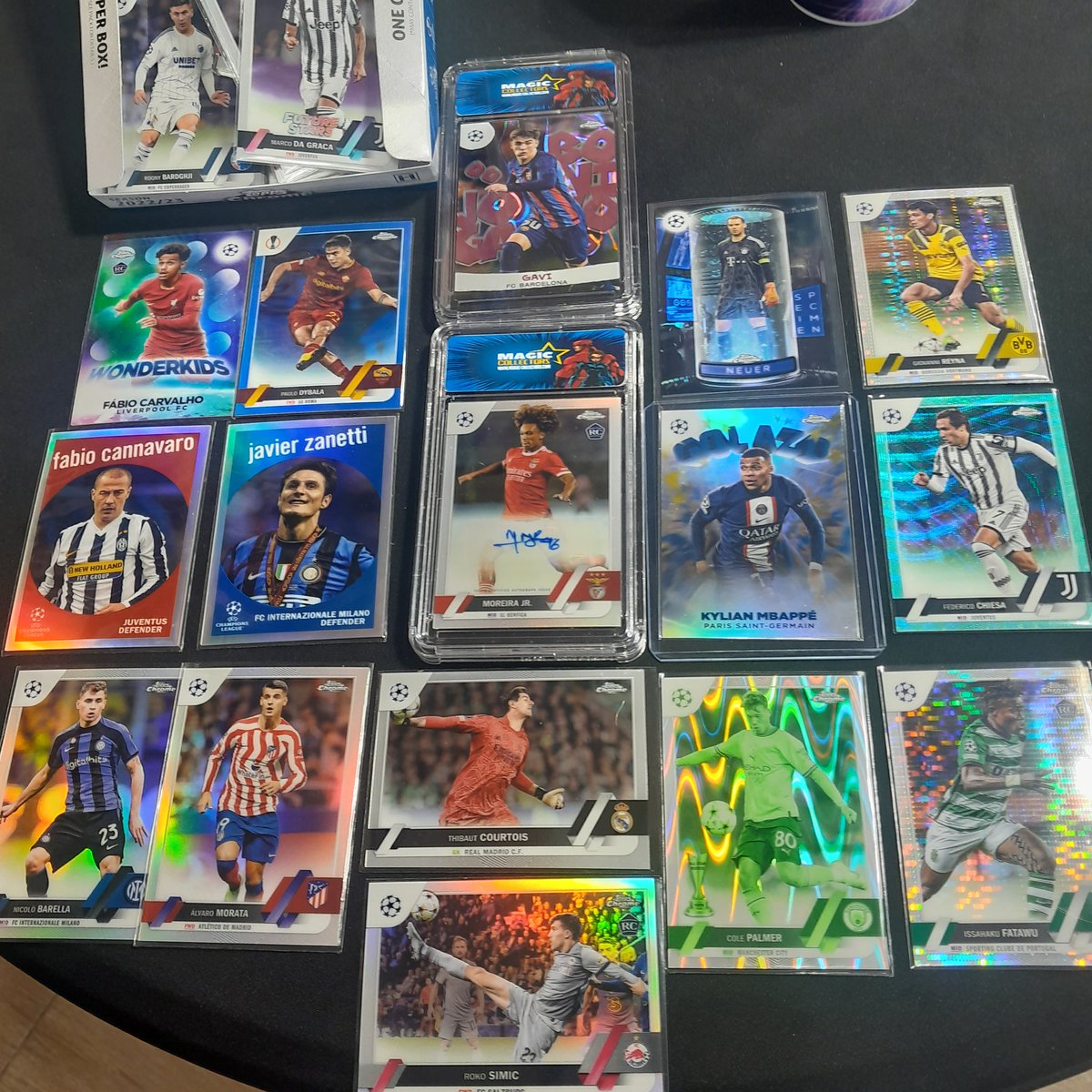 MCollectorsMars's tweet image. Un beau tirage intempestif sur la #MagicTable ⚽️ de #MagicCollectors #Aubagne #Marseille #TeamOM #Topps #ToppsChrome #UEFA #soccercards #Autographs #TeamOM Hotline 04 42 32 13 36 @MCollectorsMars mercredis et samedis 11h-20h ⚾️🏀🏈🏒 @CardPurchaser @CartesFootClub