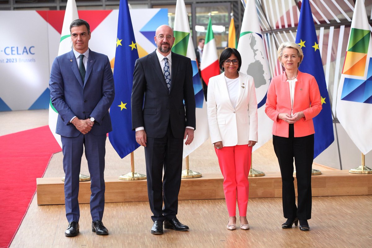 #EnFotos📷: Venezuela dice presente en la cumbre regional entre la UE y la Celac, desde Bruselas, capital del Reino Bélgica. #CongresoMundialDePoesía