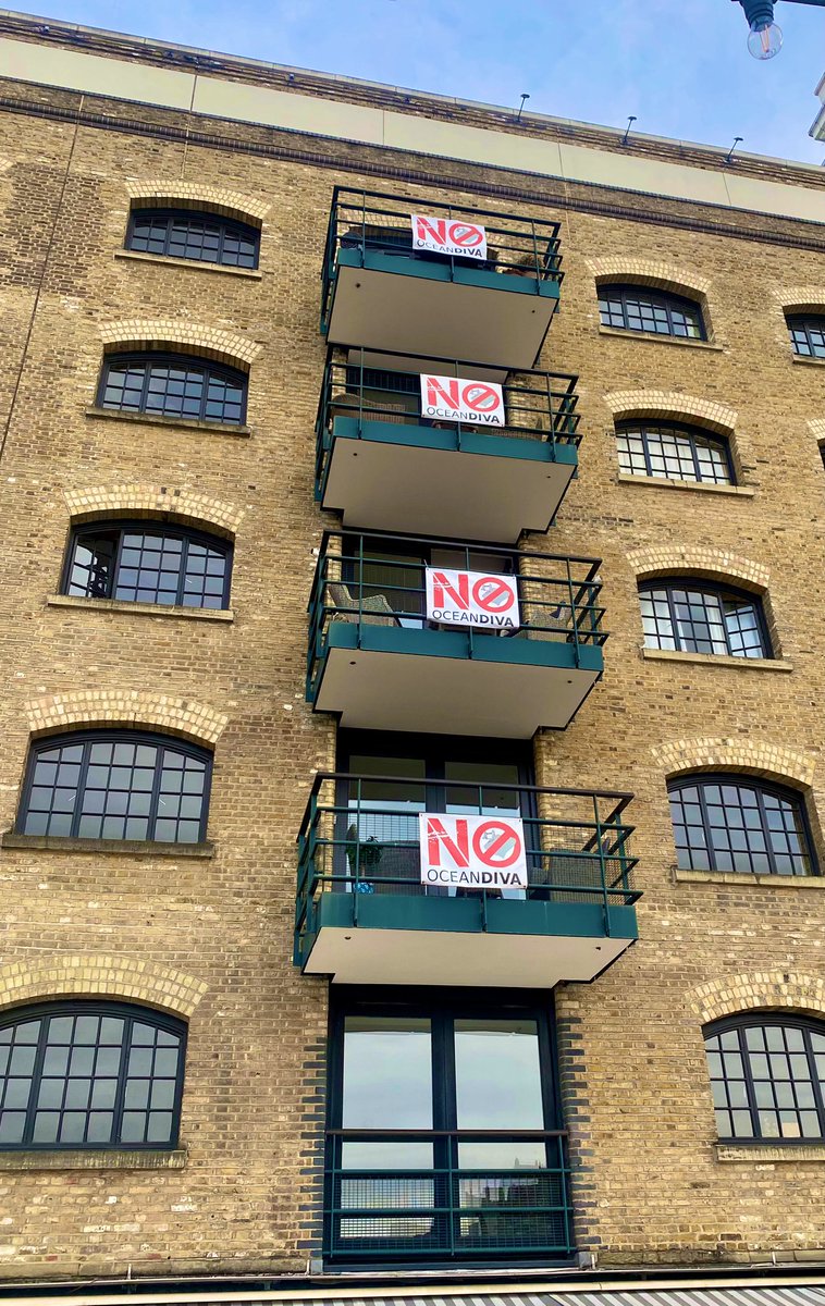 RachelBentleyNB's tweet photo. Residents in the historic #Southwark neighbourhood of Shad Thames are making their antipathy towards #Oceandiva clear 👇
They’ve been proved right that this enormous vessel is too big for a narrow urban river #wrongboatwrongriver https://t.co/OoCNag205u
