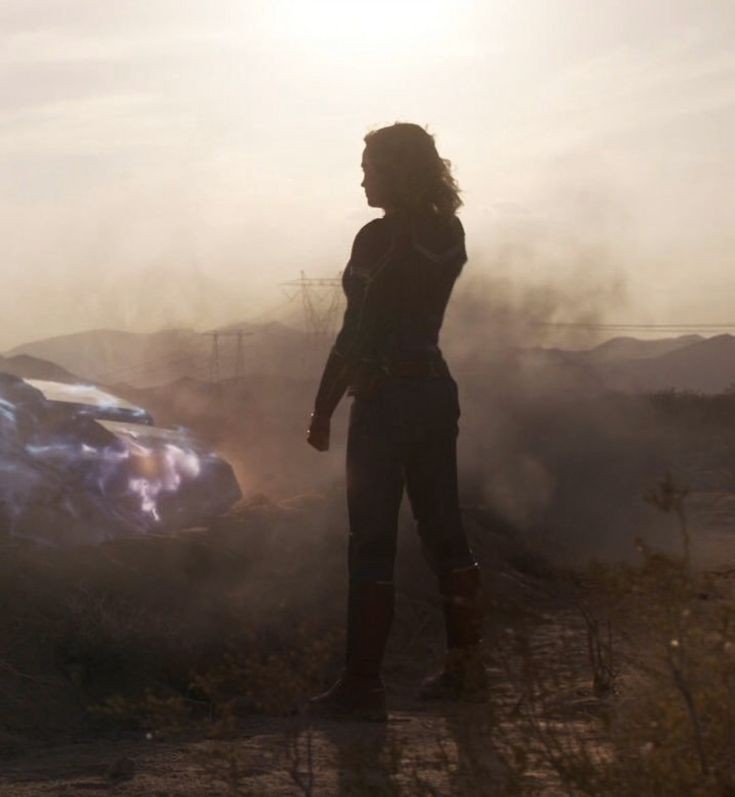 houseofhala's tweet photo. Black Widow                              Captain Marvel https://t.co/ihCHQSxsxZ