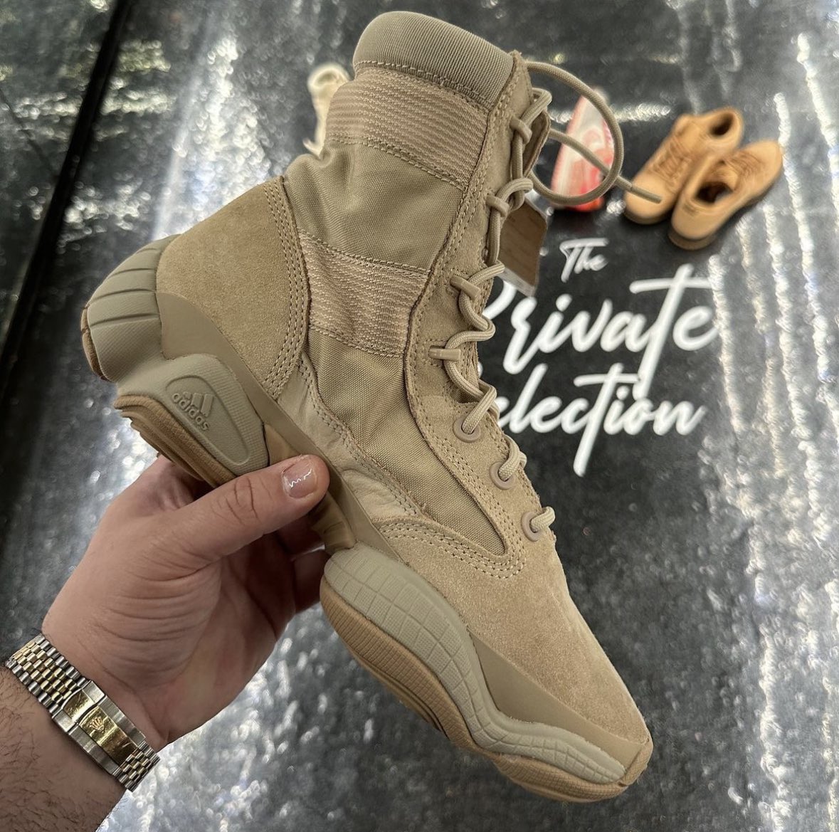 masterchefian's tweet photo. WORLDS FIRST LOOK YEEZY 500 High Combat Boot Khaki SKU IF7549 #quesiguenllegandolaspacas adidas #yeezy #combatboot #500high #yeezy500 #sneakers https://t.co/KPEszJjlU7