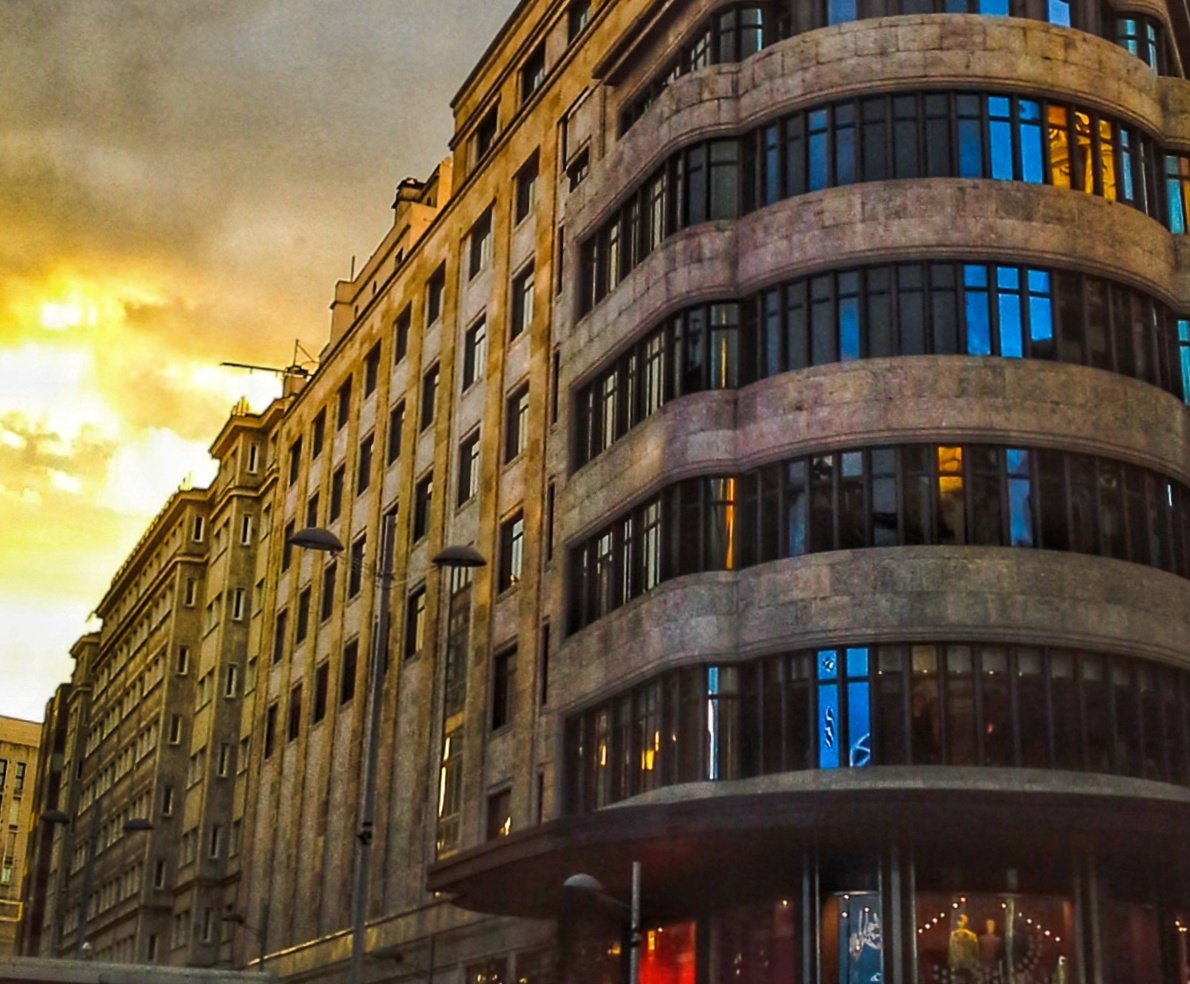ManuelRevilla57's tweet photo. #EdificioCapitol #Madrid #GranVia https://t.co/Fe8HJYkQ80