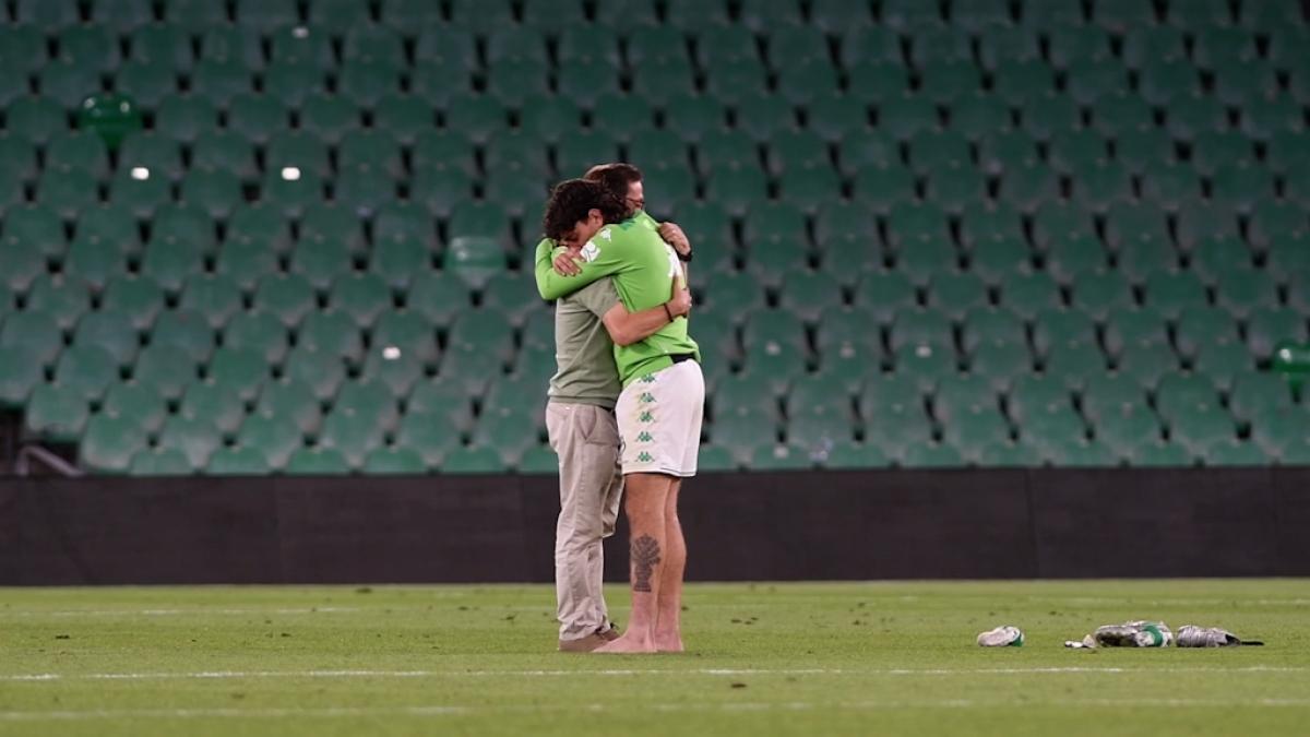 vlogar_'s tweet photo. Él hace que siga creyendo en el fútbol como pasión y no como negocio. Bienvenido bigotes https://t.co/deq4ZCIKIx