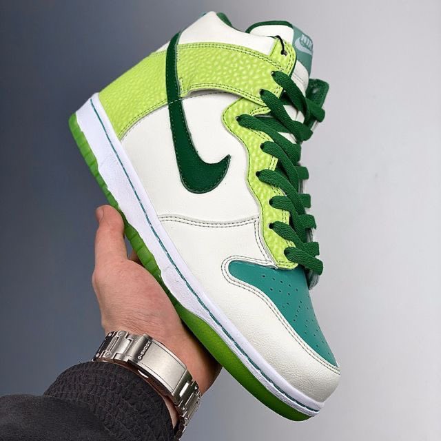 AY_K3nnedy's tweet photo. •Nike SB Dunk High Shades Of Green, Available Now!! 

•Watsapp &amp; Call: +250787411331
    Dm Us For Business…

#OnlyKicks 🥶💚 https://t.co/fd3I8ImUx6