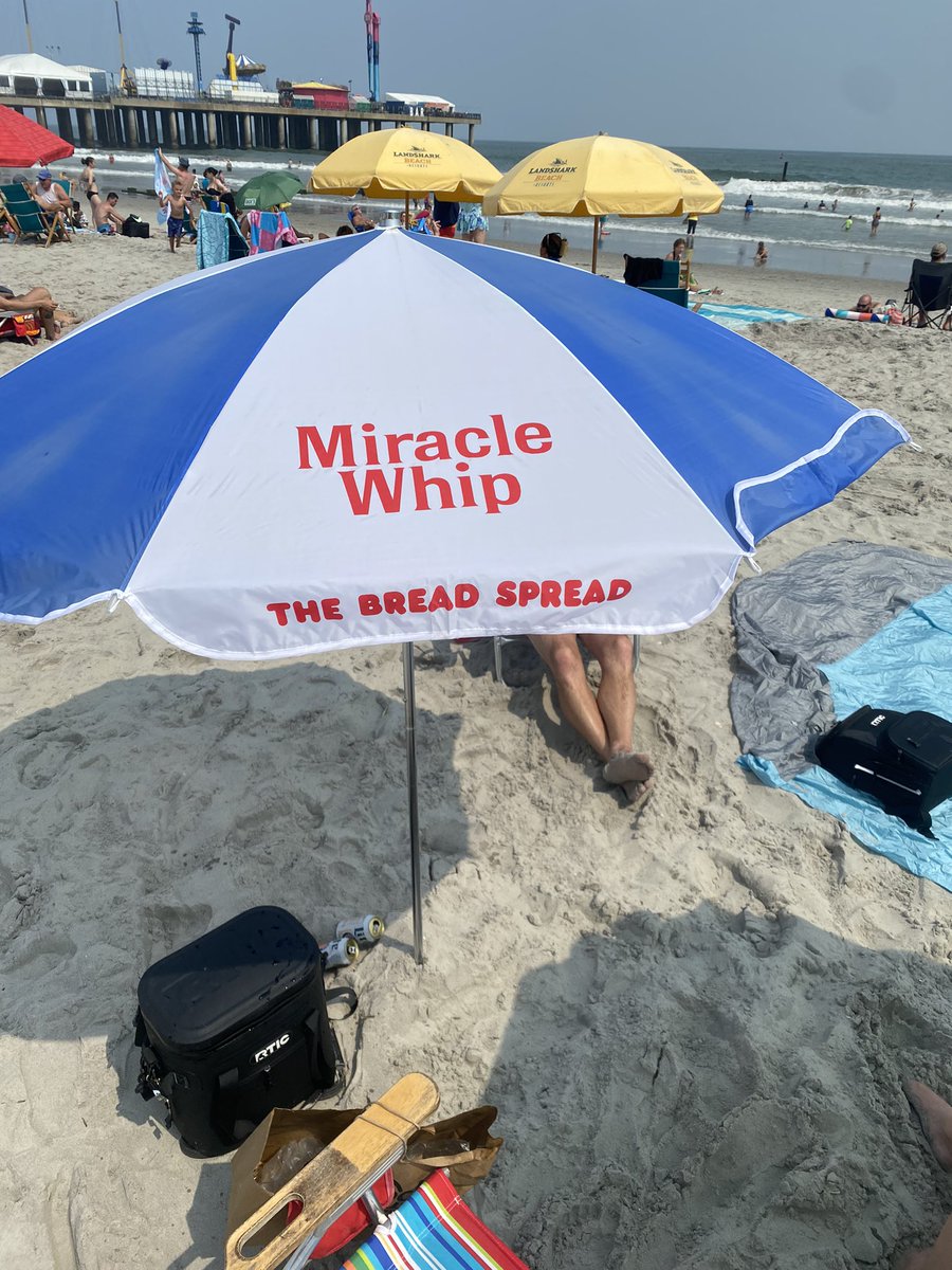 SteveAgosti's tweet photo. Me: “hey dad, do you have an extra umbrella to bring to the beach?”

My dad: https://t.co/OjBrT6DlUO
