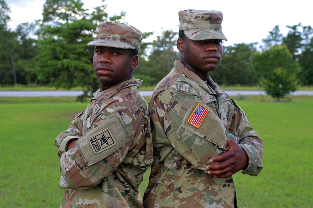 USArmyReserve's tweet photo. The Hunt brothers enlisted into the United States Army in the fall of 2022.  

Deon chose to serve in the United States Army Reserve component and Jermaine chose the active component.

Read about their story by following the link below:

https://t.co/uLY5cN5FUx https://t.co/rSBA8gsLu6