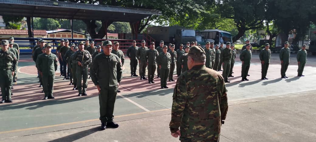 REDI_llanos03's tweet photo. #17Jul || En las instalaciones de la #REDILL, se realizó Formación de control de lista y parte, con todo el personal militar del EM y los Batallones (BACODI y BAREDI), para el cordial recibimiento al MG. Lenín Lorenzo Ramírez Villasmil, Cmdte. de la @REDI_llanos03. https://t.co/mjIqxN4p6i
