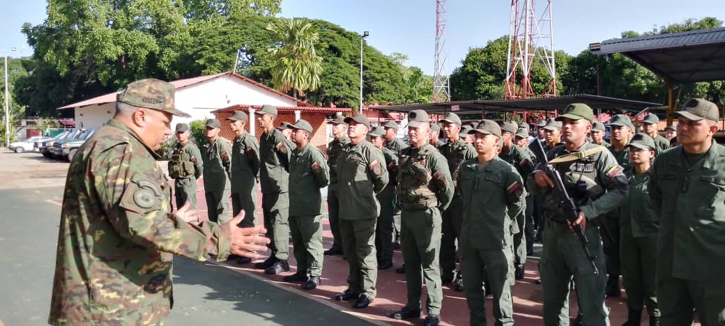 REDI_llanos03's tweet photo. #17Jul || En las instalaciones de la #REDILL, se realizó Formación de control de lista y parte, con todo el personal militar del EM y los Batallones (BACODI y BAREDI), para el cordial recibimiento al MG. Lenín Lorenzo Ramírez Villasmil, Cmdte. de la @REDI_llanos03. https://t.co/mjIqxN4p6i