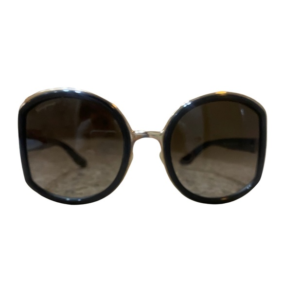 smittenwitten's tweet photo. So good I had to share! Check out all the items I'm loving on @Poshmarkapp #poshmark #fashion #style #shopmycloset #pinkchicken #vintage #salvatoreferragamo: https://t.co/vHhWJnxIvh https://t.co/Ta5uxDvjmf