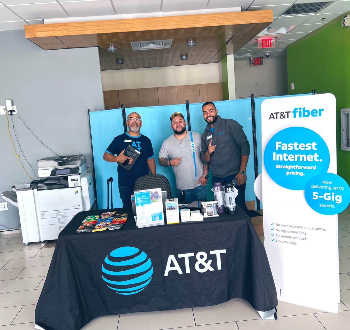 Lorzatty's tweet image. Team waterford staying active with some Business Fiber and New Consumer Fiber! 
@sal_belliard @delson_2016 @reynaolivo1 @One_FLA @jrluna11 

#Allin1
#ATTLife 
#ACP