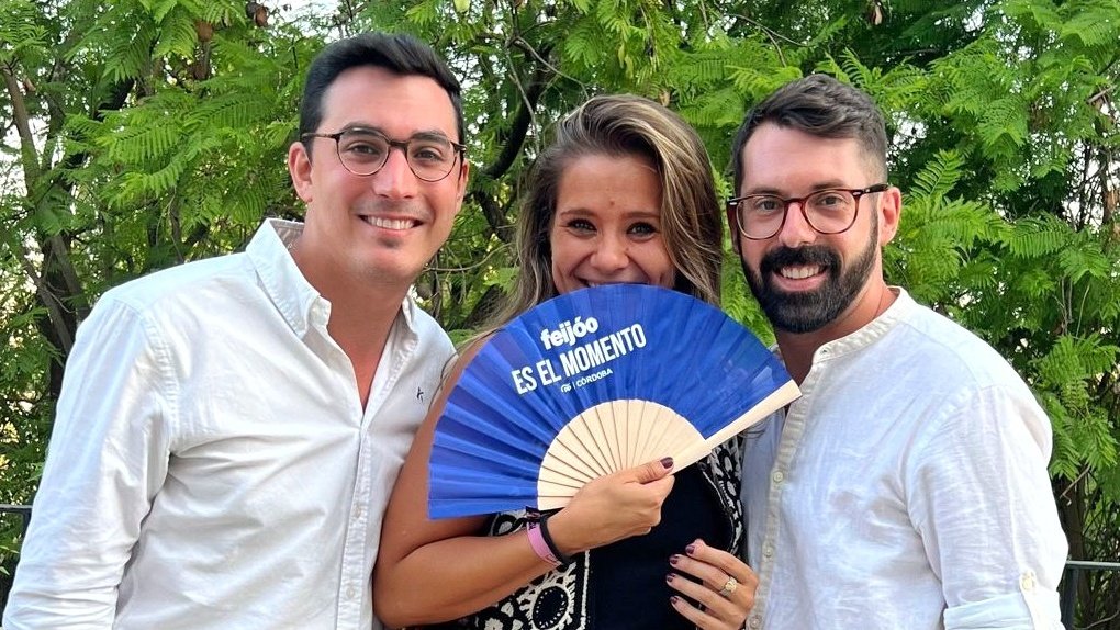 jcgarcia92's tweet image. Ni las altas temperaturas pueden con la ilusión desbordante de Córdoba por el cambio en España. Hoy con @JuanMa_Moreno en el acto de campaña para llevar a @NunezFeijoo a la Moncloa. 

Sólo hay una opción #EsElMomento 🗳️