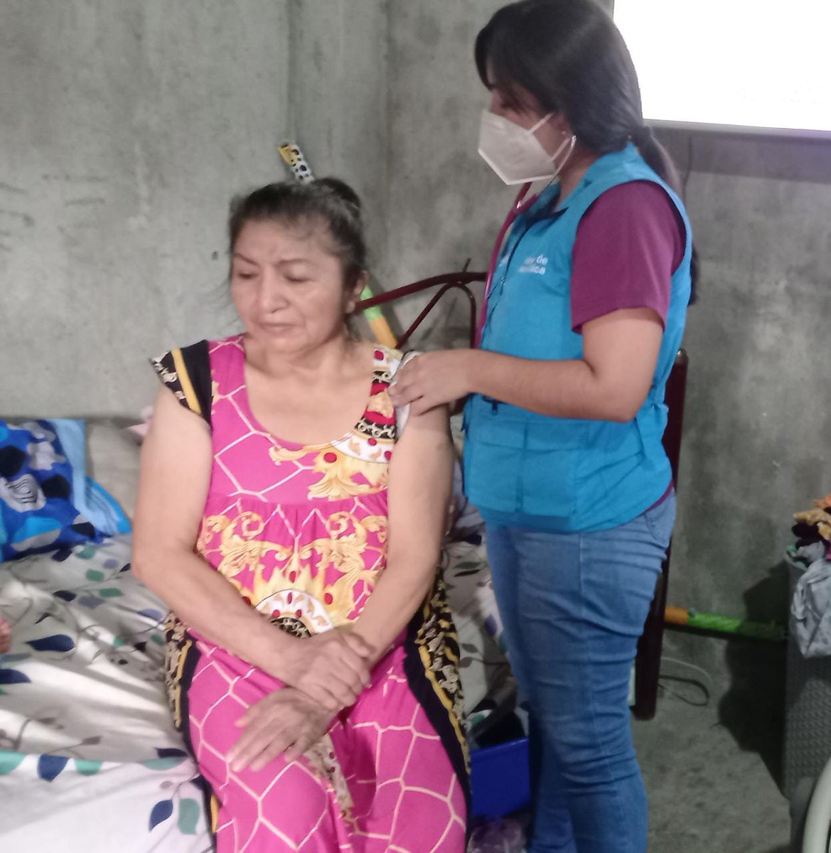 Salud_Guayas's tweet photo. Equipo de atención Integral de la Salud del #Distrito09D04 de @Salud_Ec realiza visitas médicas y obstétricas domiciliarias a pacientes vulnerables de la parroquia #FebresCordero. https://t.co/XGafkhnjCK