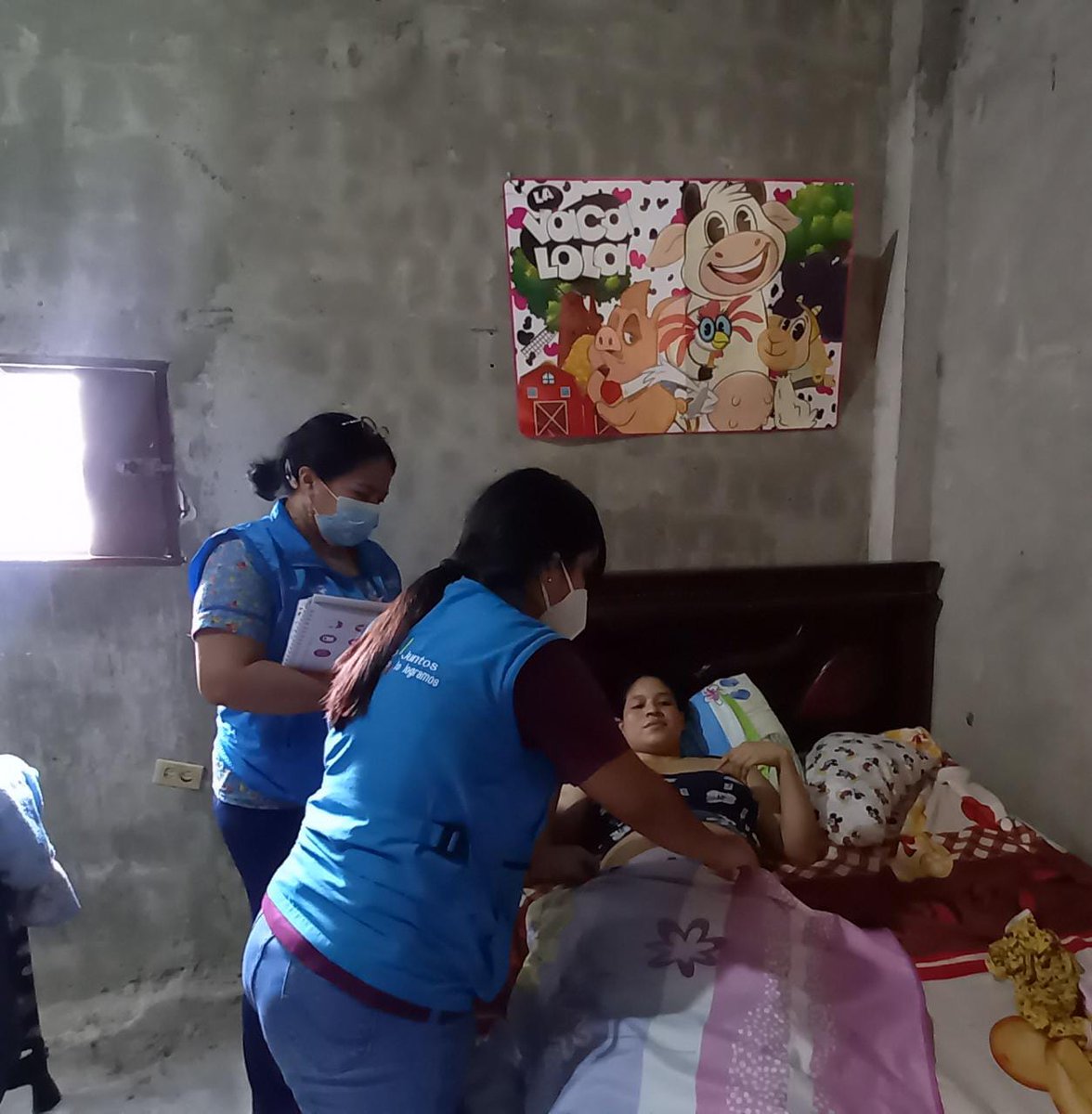 Salud_Guayas's tweet photo. Equipo de atención Integral de la Salud del #Distrito09D04 de @Salud_Ec realiza visitas médicas y obstétricas domiciliarias a pacientes vulnerables de la parroquia #FebresCordero. https://t.co/XGafkhnjCK