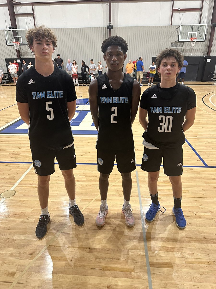 6’5 ‘25 Rees Lewis (Memorial HS), 6’3 ‘25 Darren Rivera (Memorial HS) & 6’0 ‘25 Jake Davis (Houston Episcopal HS) all scored in double figures for @FAMELITE1 2025 in an a tough OT loss to TJ Ford 16’s. #HoustonLiveFinale