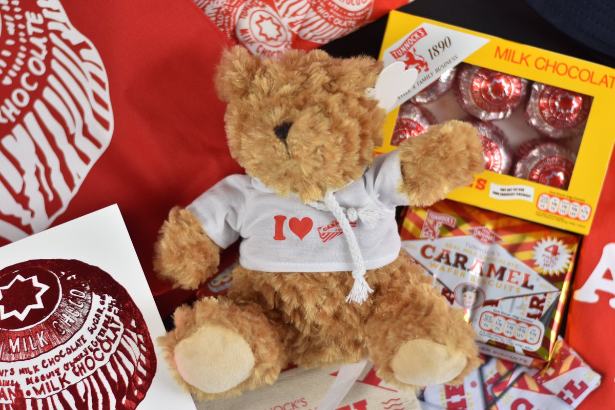 DesignHgs's tweet photo. An honour to award  the overall winner prize for the Tunnocks tea cake challenge today to our wonderful year 10 student who wowed judges with her presentation skills responding to pattern &amp; shape. Well done &amp; enjoy your wonderful prizes donated by @tunnocks @HgsFood @FoodTCentre https://t.co/dKdAArAF1F