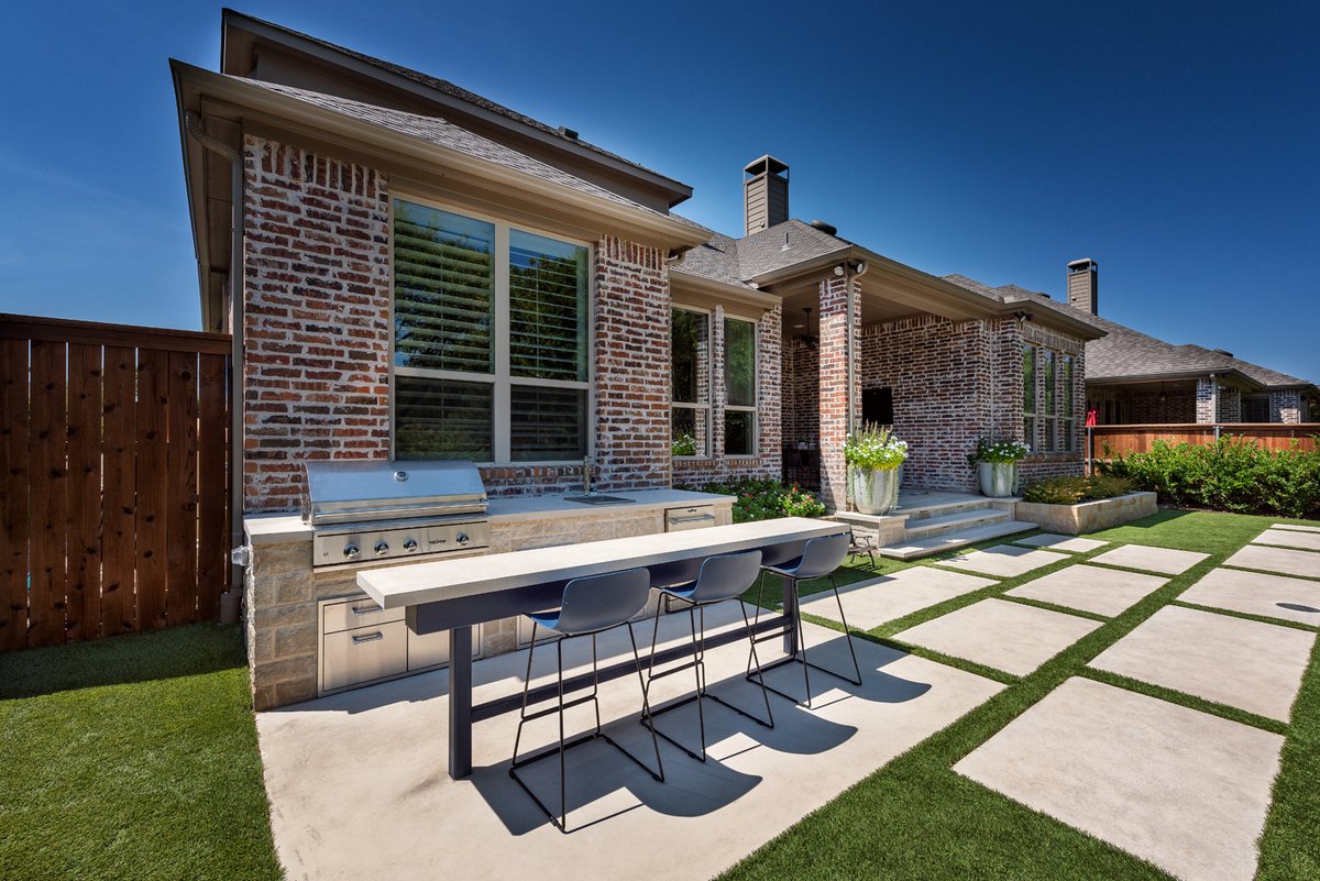 AquaTerraDesign's tweet photo. Mossvine Project is the perfect balance of green and blue! #aquaterraoutdoors #designbuild #outdoorfun #dallasliving  #homedesign #residential #outdoorliving  #modernliving #dallashomes #outdoorarchitecture #dallasluxury #homedesign https://t.co/dWiF0lzmfW
