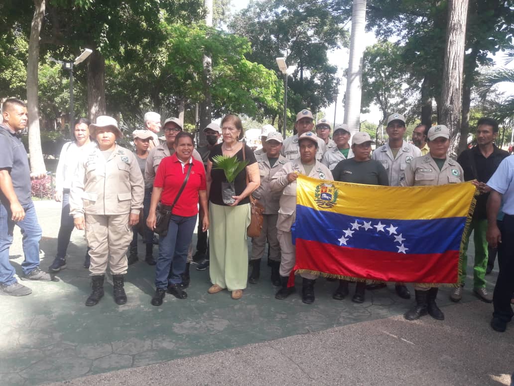 UBV en su XX aniversario, en el estado Anzoàtegui, recibe acompañamiento del cuerpo de Guardaparques de INPARQUES, durante ofrenda floral ante el padre de la Patria, como reconocimiento al esfuerzo que se adelanta en pro de su profesionalización <a href="/MinecOficial/">MinecOficial</a> <a href="/sandraoblitasr/">Sandra Oblitas Ruzza</a>