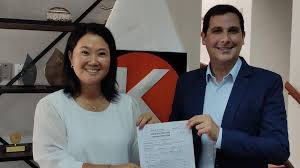 videitomanda's tweet photo. El Caviar de César Combina @cesarcombina le viene facturando al Estado S/. 47,672 a eso súmenle los millones que ganó en el @congresoperu como asesor de los Fujimoristas.

Pero escúchenlo hablar que otros cobran al Estado y él es el primer mantenido de los ministerios. https://t.co/cRRWyRIS3w