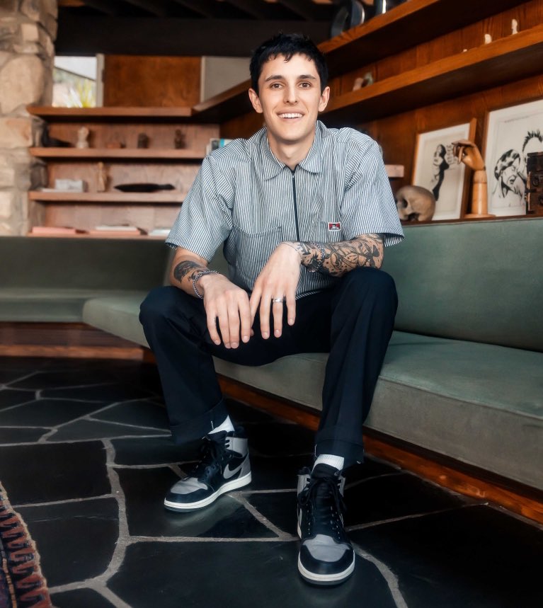 PopCrave's tweet photo. Dalton Gomez has already started dating again since his split from Ariana Grande, according to TMZ. 

🔗: https://t.co/wZwPNqDSKC https://t.co/sspJlj9E6j