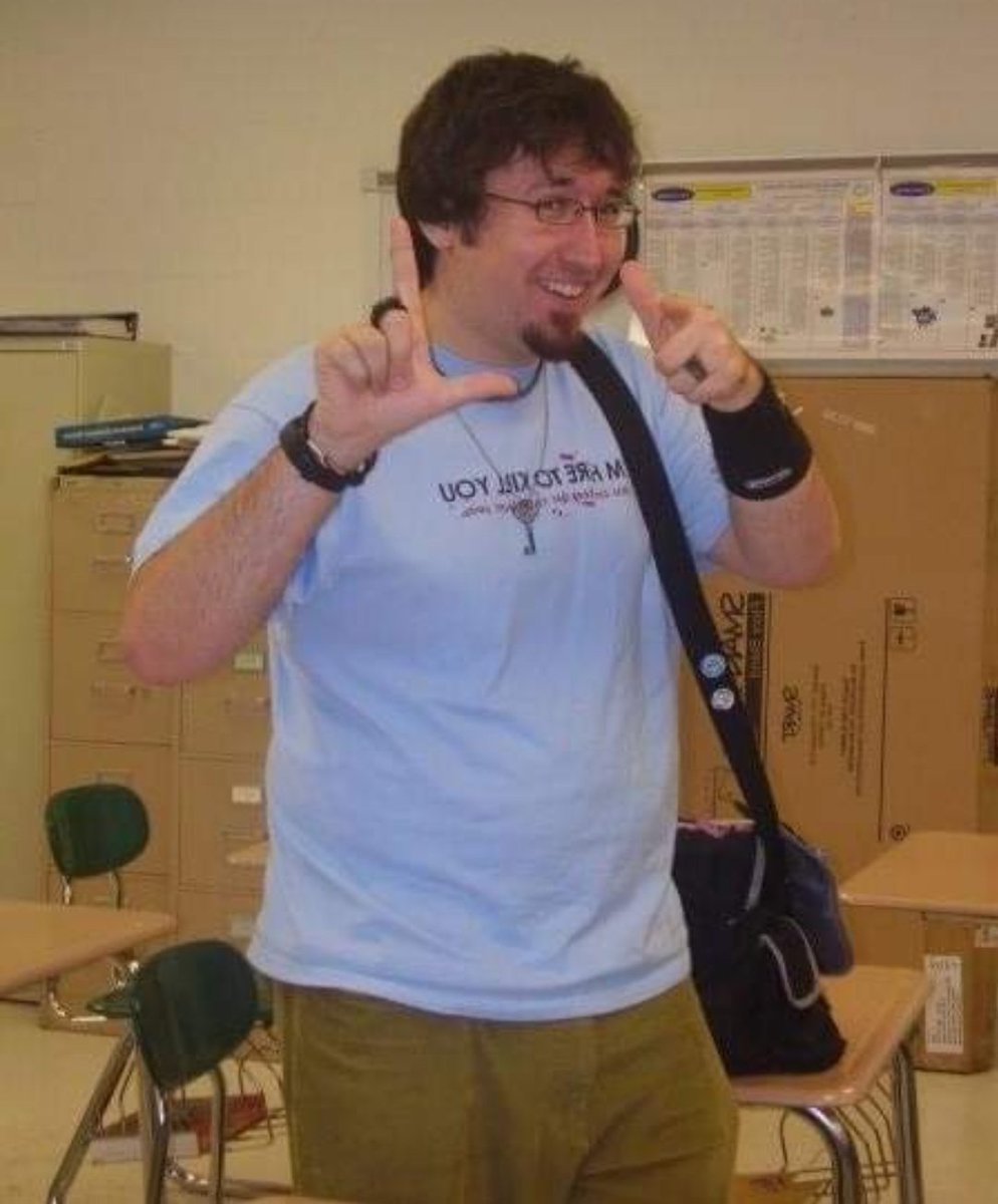 poppernate's tweet photo. High School vs Now https://t.co/UHgjnLLBM9