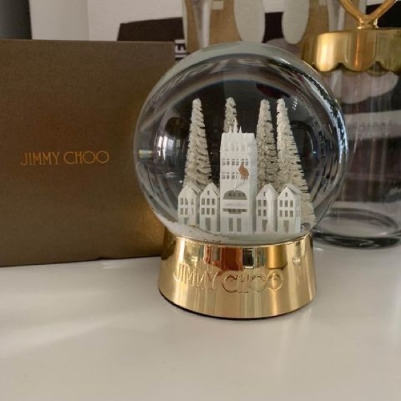 LHdesign5's tweet photo. So good I had to share! Check out all the items I'm loving on @Poshmarkapp #poshmark #fashion #style #shopmycloset #jimmychoo #gucci #versace: https://t.co/K82T2TzsLc https://t.co/AQ4M0RgagS