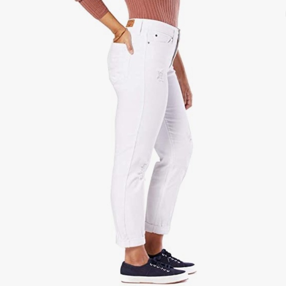 Jennaddene's tweet photo. So good I had to share! Check out all the items I'm loving on @Poshmarkapp #poshmark #fashion #style #shopmycloset #levis #signaturebylevistrauss: https://t.co/2pI4GMXDR7 https://t.co/VYI7Bb9ens