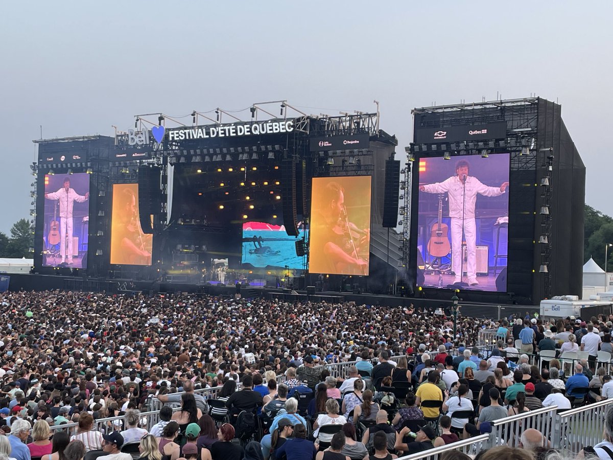 desrokar's tweet photo. FEQ Robert Charlebois et les Cowboys Fringants !!! https://t.co/F6rn2hKpDQ