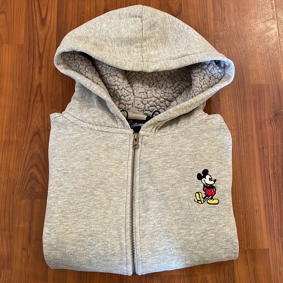 Lyshell5's tweet photo. So good I had to share! Check out all the items I'm loving on @Poshmarkapp #poshmark #fashion #style #shopmycloset #intercontinentalartinc #umgee #disney: https://t.co/4aNhxQdOPl https://t.co/C2YUKACVY4