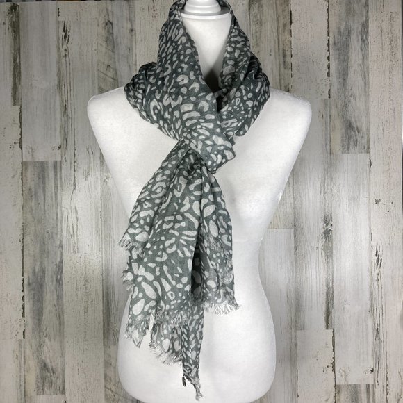 So good I had to share! Check out all the items I'm loving on <a href="/Poshmarkapp/">Poshmark</a> #poshmark #fashion #style #shopmycloset #hippierose #calvinklein: posh.mk/fr2b9BWlwBb