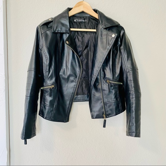 vsolis's tweet photo. So good I had to share! Check out all the items I'm loving on @Poshmarkapp from @Macosta332 #poshmark #fashion #style #shopmycloset #liming #anneklein: https://t.co/d2NVqcYVjB https://t.co/dvqyMdE7UV