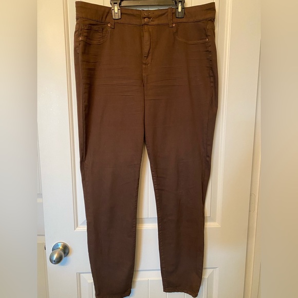 behappy4lifenow's tweet photo. So good I had to share! Check out all the items I'm loving on @Poshmarkapp #poshmark #fashion #style #shopmycloset #maurices: https://t.co/DHhxeono34 https://t.co/kyuJEXY5t3
