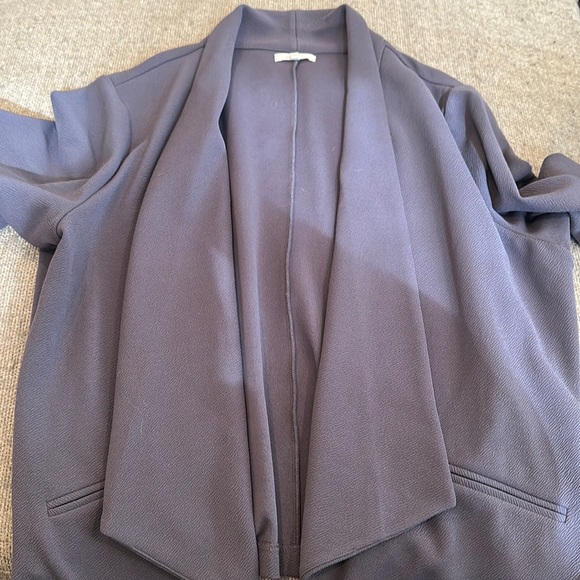 behappy4lifenow's tweet photo. So good I had to share! Check out all the items I'm loving on @Poshmarkapp #poshmark #fashion #style #shopmycloset #maurices: https://t.co/DHhxeono34 https://t.co/kyuJEXY5t3