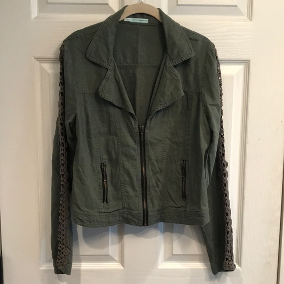 So good I had to share! Check out all the items I'm loving on <a href="/Poshmarkapp/">Poshmark</a> #poshmark #fashion #style #shopmycloset #maurices: posh.mk/7y5CEf4lwBb