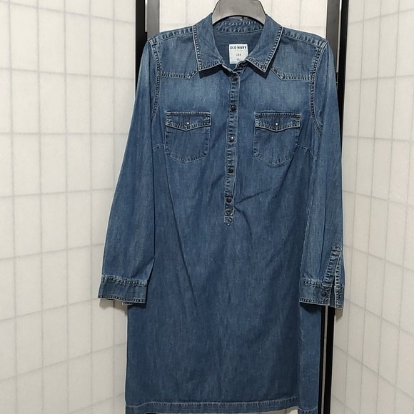 SarahBeth_B's tweet photo. So good I had to share! Check out all the items I'm loving on @Poshmarkapp #poshmark #fashion #style #shopmycloset #oldnavy: https://t.co/pi5OzVecsT https://t.co/0E6LgN6d8I