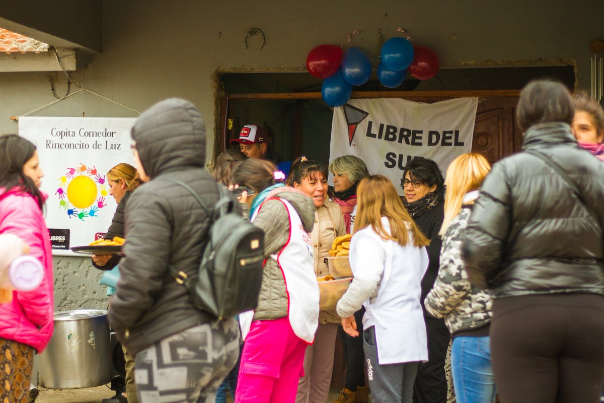 MarisaCariddi's tweet photo. Tenemos opción de gobierno para el pueblo y la Argentina es #JESUSPresidente Y #LibresDelSur #Lista40
En 400 viviendas junto a San Eduardo y Casanovas #Rio4 compartimos chocolate, conversamos sobre ntra propuesta p las PASO e invitamos a los vecinos a transformar la historia. https://t.co/TLF3yevmjV