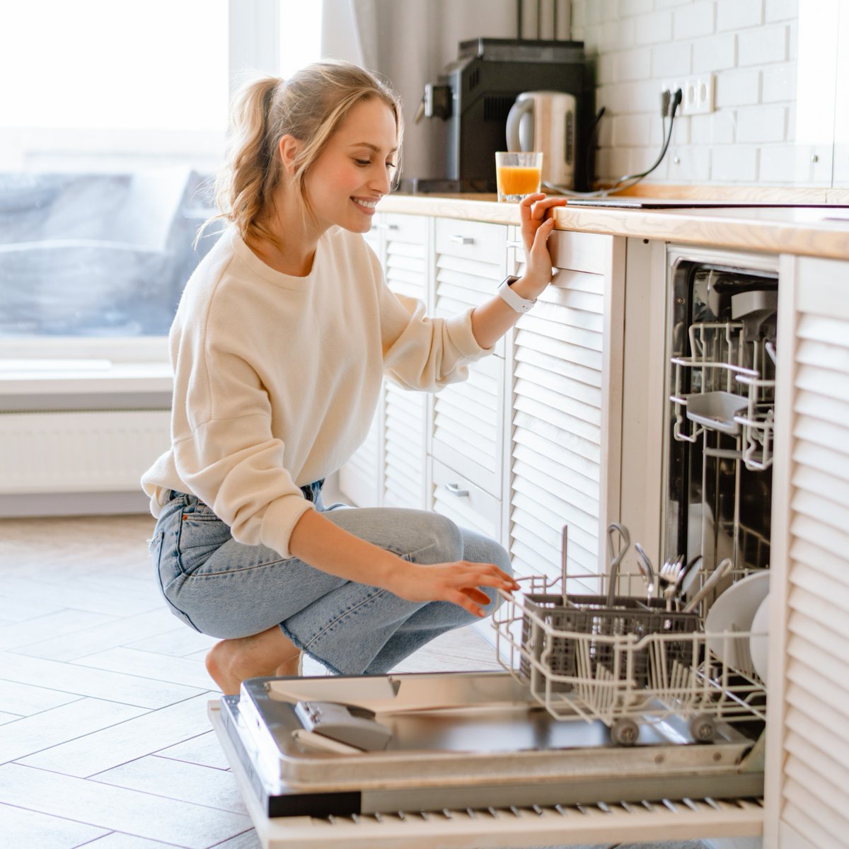 scv_water's tweet photo. Hey #SCV! Did you know that using a dishwasher is more water-efficient than handwashing? Make sure to load it to its full capacity for maximum savings! #WaterSavingTips #SCVWater https://t.co/XiWp9vny73
